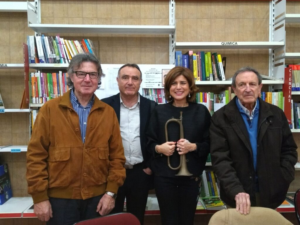 Presentación librería 80 mundos con Fernando dueño librería Damián Sabater Francisco Esteve e Isabel María Abellán